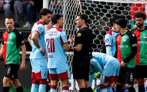 Ophef rond Gözübüyük beslissing NEC Feyenoord: Gijp verbaasd